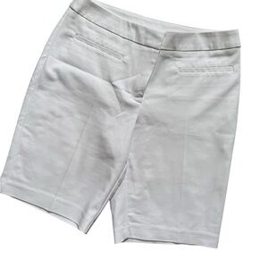 NWOT Chico’s White Dress Shorts Size 0 small (4) Tailored Knee Length Summer